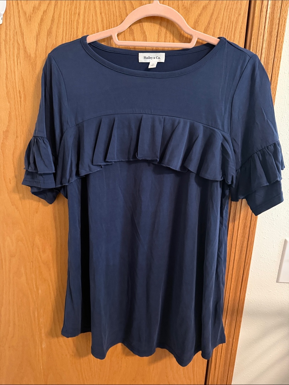 🫶🏼5 for $45!!🫶🏼Hailey & Co. Navy Ruffle Short Sleeve Tee